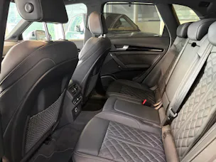 AUDI Q5 45 TFSI sport quattro | S-Line | Pano | Luftfed. | AHK | Memory | HeadUp | 21" | Assistanzsysteme |