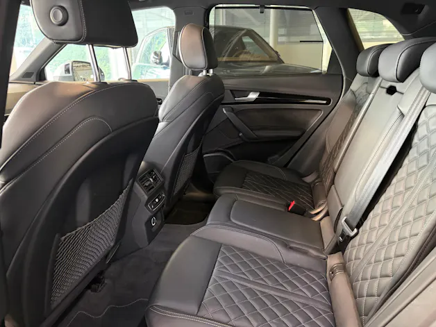 AUDI Q5 45 TFSI sport quattro | S-Line | Pano | Luftfed. | AHK | Memory | HeadUp | 21" | Assistanzsysteme |