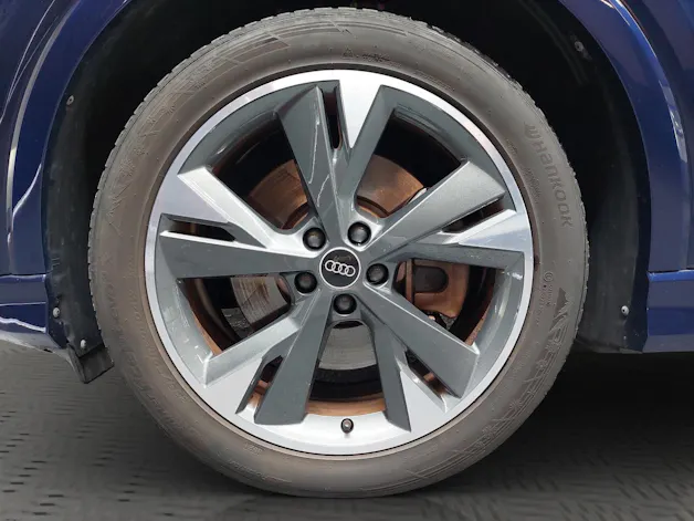 AUDI Q4 e-tron 45 quattro