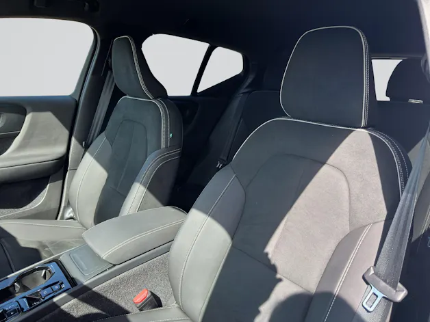 VOLVO XC40 B3 Benzin Mild Hybrid Plus Dark DCT