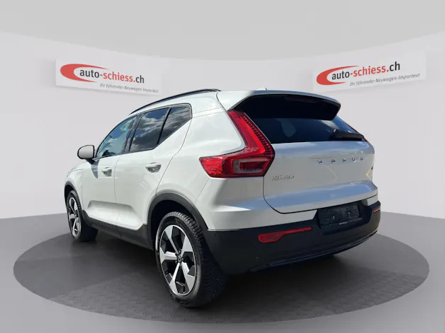 VOLVO XC40 B3 Benzin Mild Hybrid Plus Dark DCT