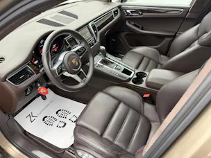 PORSCHE Macan Turbo V6 400PS Palladium Metallic PDK / 360° Kamera / BOSE Soundsystem / Panoramadach / Leder / KW-Gewindefahrwerk /