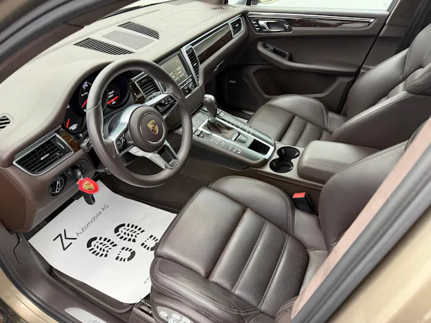 PORSCHE Macan Turbo V6 400PS Palladium Metallic PDK / 360° Kamera / BOSE Soundsystem / Panoramadach / Leder / KW-Gewindefahrwerk /
