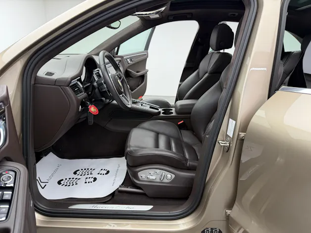 PORSCHE Macan Turbo V6 400PS Palladium Metallic PDK / 360° Kamera / BOSE Soundsystem / Panoramadach / Leder / KW-Gewindefahrwerk /