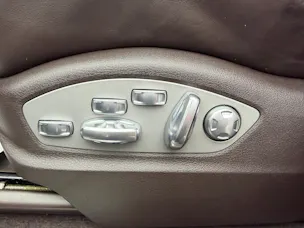 PORSCHE Macan Turbo V6 400PS Palladium Metallic PDK / 360° Kamera / BOSE Soundsystem / Panoramadach / Leder / KW-Gewindefahrwerk /