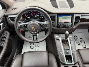 PORSCHE Macan Turbo V6 400PS Palladium Metallic PDK / 360° Kamera / BOSE Soundsystem / Panoramadach / Leder / KW-Gewindefahrwerk /
