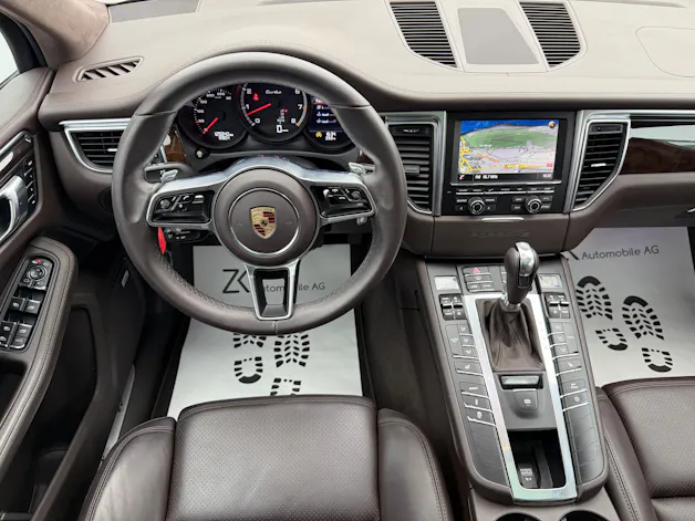 PORSCHE Macan Turbo V6 400PS Palladium Metallic PDK / 360° Kamera / BOSE Soundsystem / Panoramadach / Leder / KW-Gewindefahrwerk /