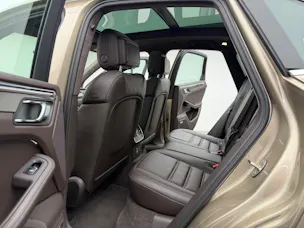 PORSCHE Macan Turbo V6 400PS Palladium Metallic PDK / 360° Kamera / BOSE Soundsystem / Panoramadach / Leder / KW-Gewindefahrwerk /