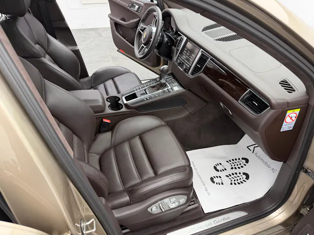 PORSCHE Macan Turbo V6 400PS Palladium Metallic PDK / 360° Kamera / BOSE Soundsystem / Panoramadach / Leder / KW-Gewindefahrwerk /