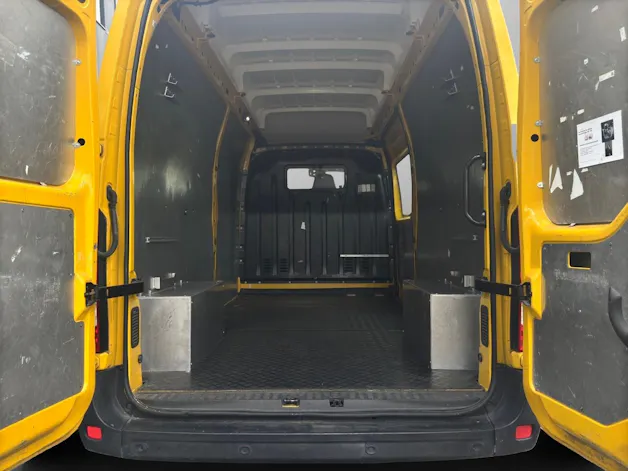 RENAULT Master T35 2.3dCi 135 L3H3