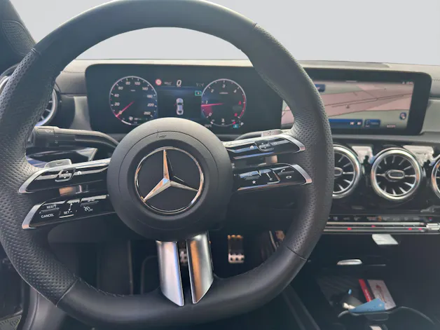 MERCEDES-BENZ CLA 200 d AMG Line Night 8G-DCT