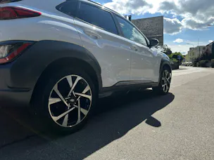 HYUNDAI Kona 1.6 T-GDi Amplia 4WD DCT