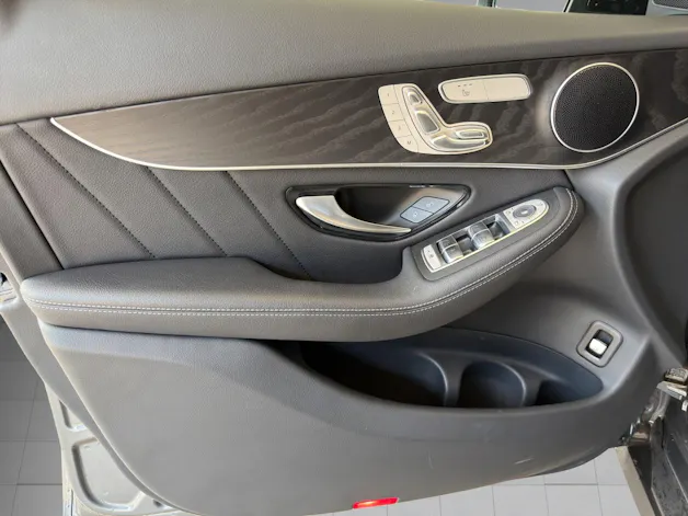 MERCEDES-BENZ GLC 300 4Matic AMG Line 9G-Tronic