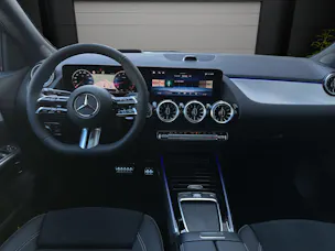 MERCEDES-BENZ GLA 200 Night Star 7G-DCT