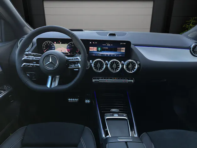 MERCEDES-BENZ GLA 200 Night Star 7G-DCT