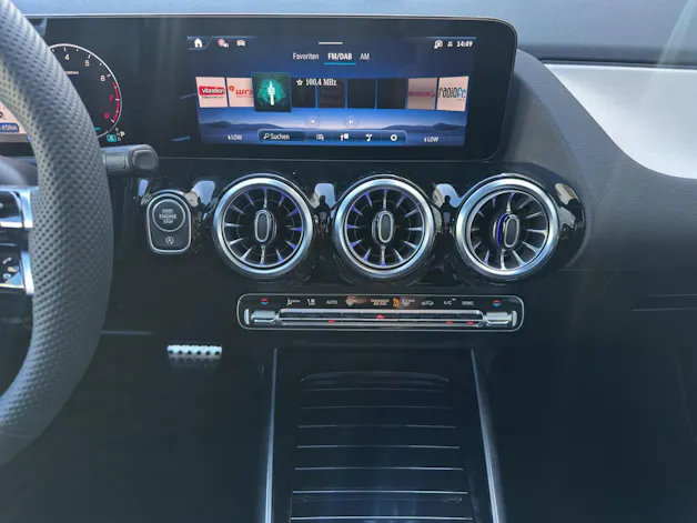 MERCEDES-BENZ GLA 200 Night Star 7G-DCT