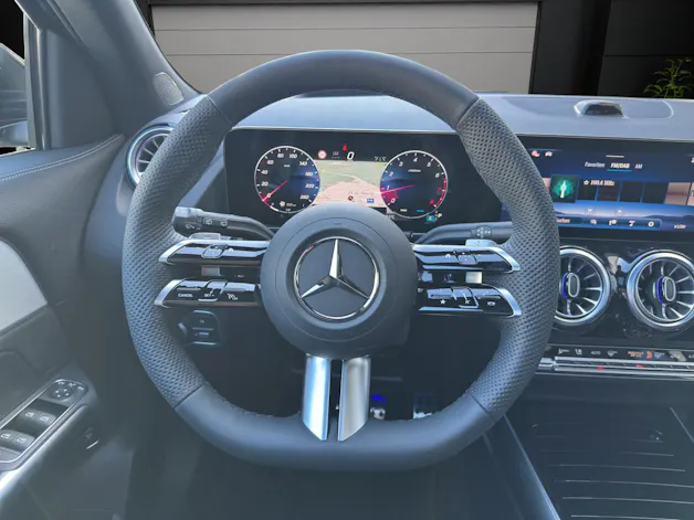 MERCEDES-BENZ GLA 200 Night Star 7G-DCT