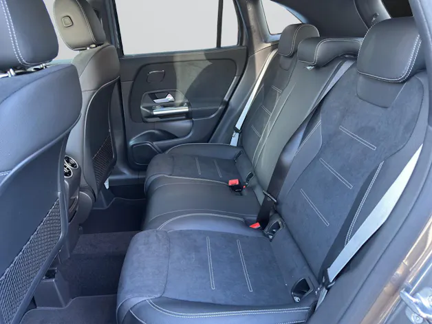 MERCEDES-BENZ GLA 200 Night Star 7G-DCT