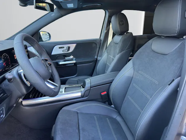 MERCEDES-BENZ GLA 200 Night Star 7G-DCT