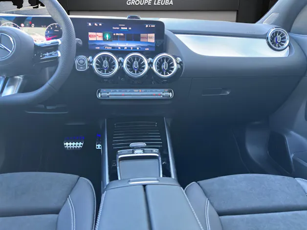 MERCEDES-BENZ GLA 200 Night Star 7G-DCT