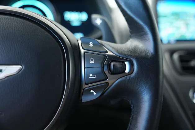 ASTON MARTIN DB11 V12 Touchtronic 3 AMR *Carbon*