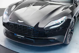 ASTON MARTIN DB11 V12 Touchtronic 3 AMR *Carbon*