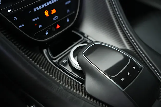 ASTON MARTIN DB11 V12 Touchtronic 3 AMR *Carbon*