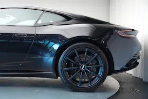 ASTON MARTIN DB11 V12 Touchtronic 3 AMR *Carbon*