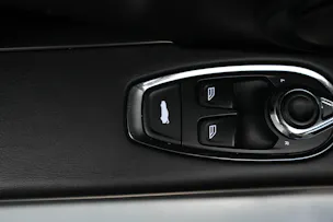 ASTON MARTIN DB11 V12 Touchtronic 3 AMR *Carbon*