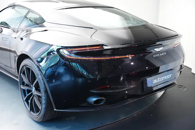 ASTON MARTIN DB11 V12 Touchtronic 3 AMR *Carbon*