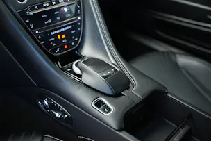 ASTON MARTIN DB11 V12 Touchtronic 3 AMR *Carbon*