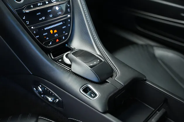 ASTON MARTIN DB11 V12 Touchtronic 3 AMR *Carbon*