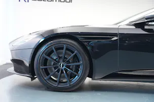 ASTON MARTIN DB11 V12 Touchtronic 3 AMR *Carbon*