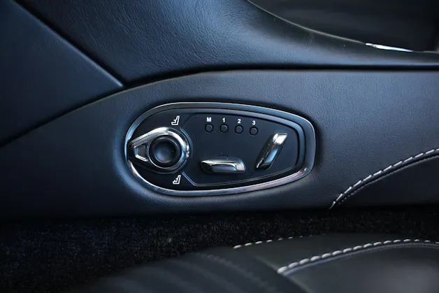 ASTON MARTIN DB11 V12 Touchtronic 3 AMR *Carbon*