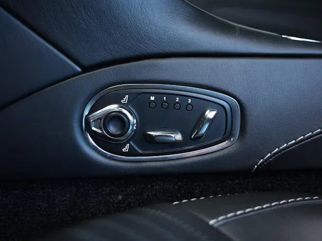 ASTON MARTIN DB11 V12 Touchtronic 3 AMR *Carbon*