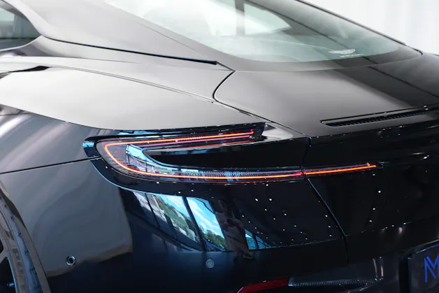 ASTON MARTIN DB11 V12 Touchtronic 3 AMR *Carbon*