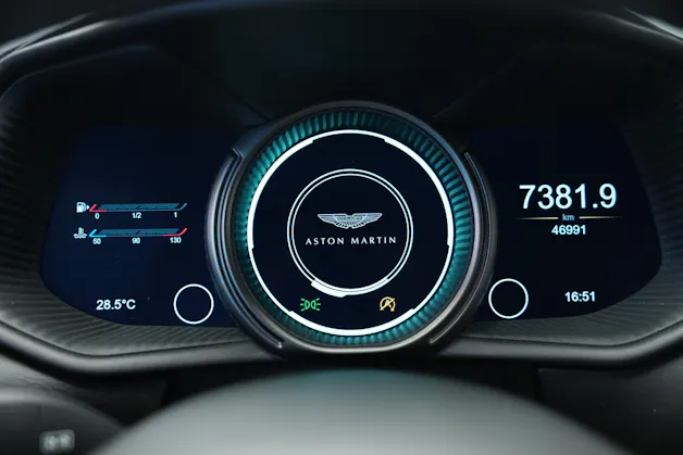 ASTON MARTIN DB11 V12 Touchtronic 3 AMR *Carbon*