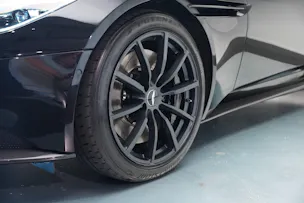 ASTON MARTIN DB11 V12 Touchtronic 3 AMR *Carbon*