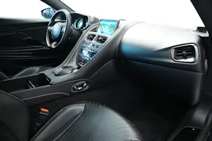 ASTON MARTIN DB11 V12 Touchtronic 3 AMR *Carbon*
