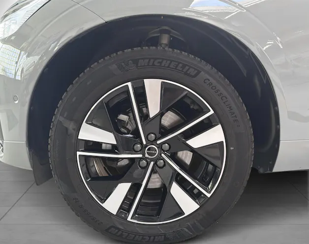 VOLVO XC60 2.0 B5 MH Plus Dark AWD