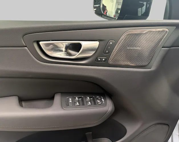 VOLVO XC60 2.0 B5 MH Plus Dark AWD