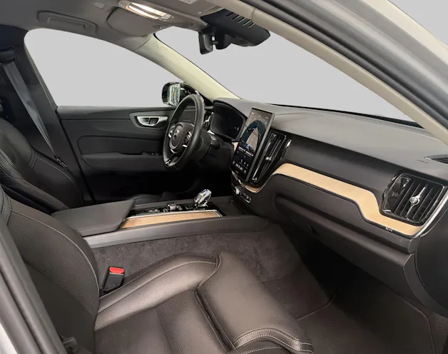VOLVO XC60 2.0 B5 MH Plus Dark AWD