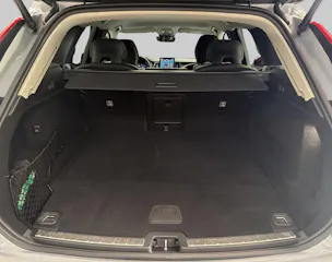 VOLVO XC60 2.0 B5 MH Plus Dark AWD