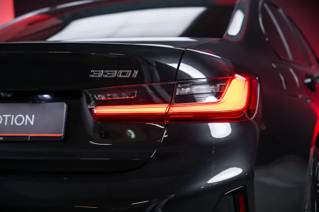 BMW 330i xDrive M Sport / LCI / 360°Kamera / Glasdach / HeadUp
