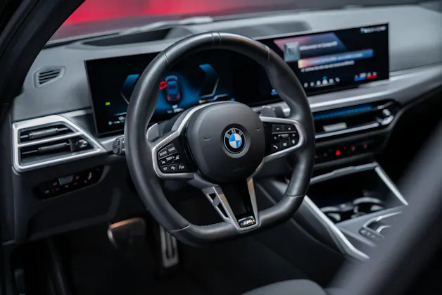 BMW 330i xDrive M Sport / LCI / 360°Kamera / Glasdach / HeadUp