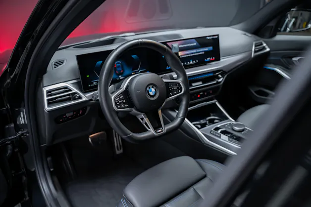 BMW 330i xDrive M Sport / LCI / 360°Kamera / Glasdach / HeadUp