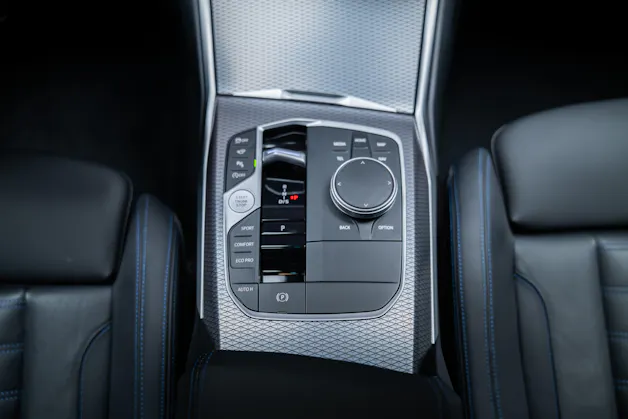 BMW 330i xDrive M Sport / LCI / 360°Kamera / Glasdach / HeadUp