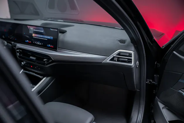 BMW 330i xDrive M Sport / LCI / 360°Kamera / Glasdach / HeadUp