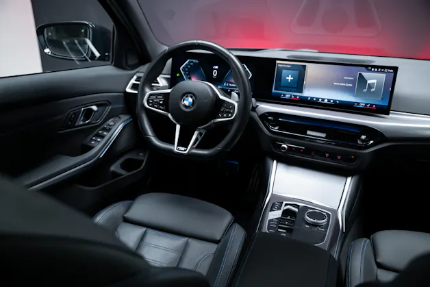 BMW 330i xDrive M Sport / LCI / 360°Kamera / Glasdach / HeadUp