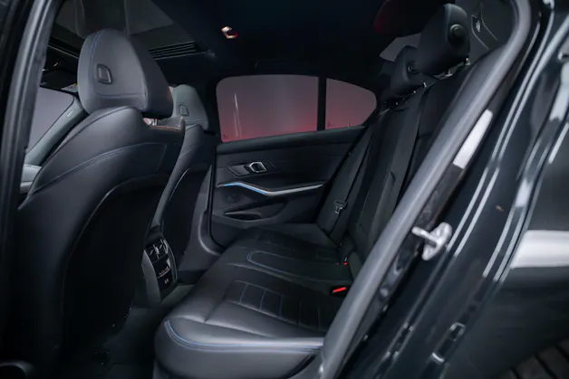BMW 330i xDrive M Sport / LCI / 360°Kamera / Glasdach / HeadUp